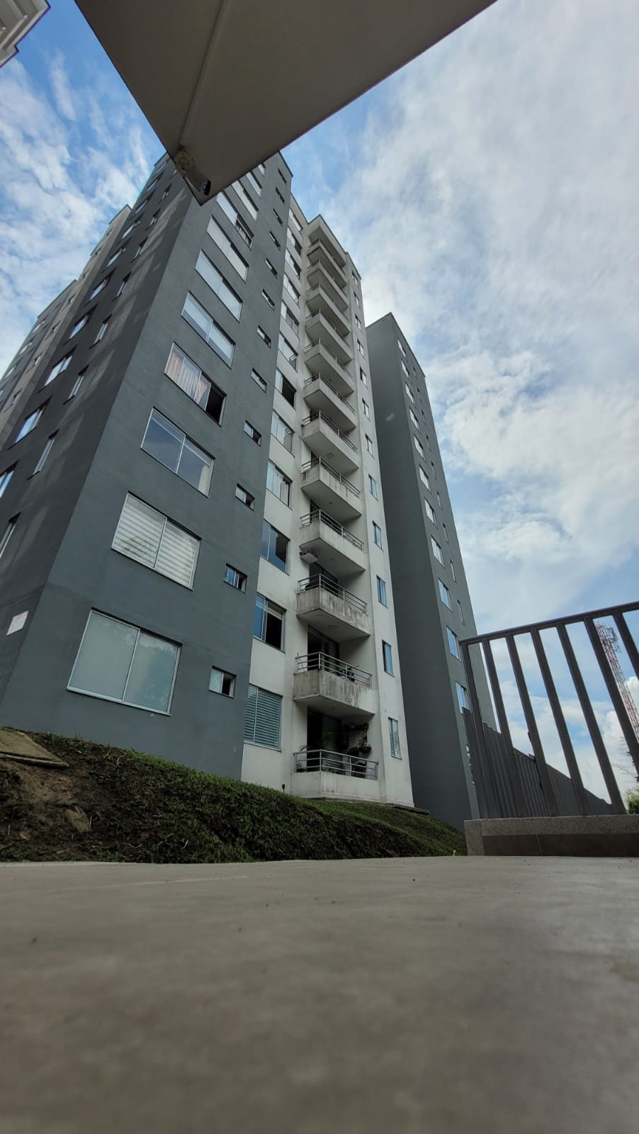 Apartamento en venta en Zona Industrial La Rosa, Dosquebradas · foto 3 de 9