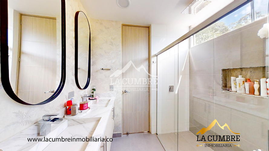 Casa de 3 alcobas en arriendo en San Lucas, Medellín, 191 m² · foto 12 de 16