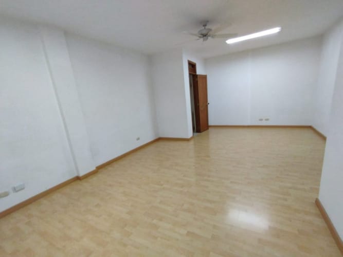 Oficina en arriendo en Alto Del Medio, Rionegro, 33 m² · foto 2 de 3
