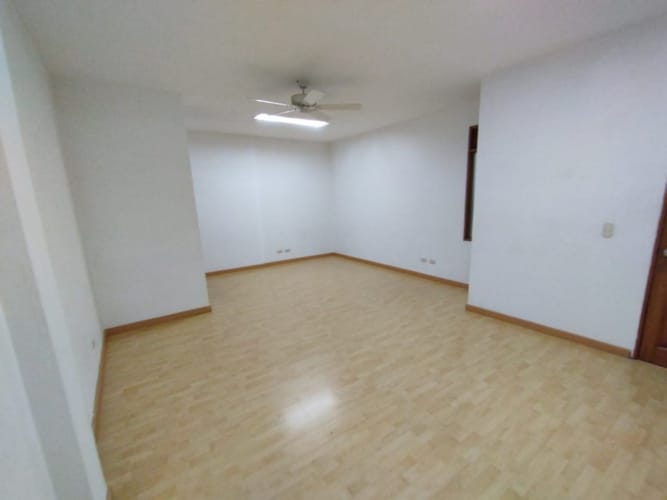 Oficina en arriendo en Alto Del Medio, Rionegro, 33 m² · foto 3 de 3