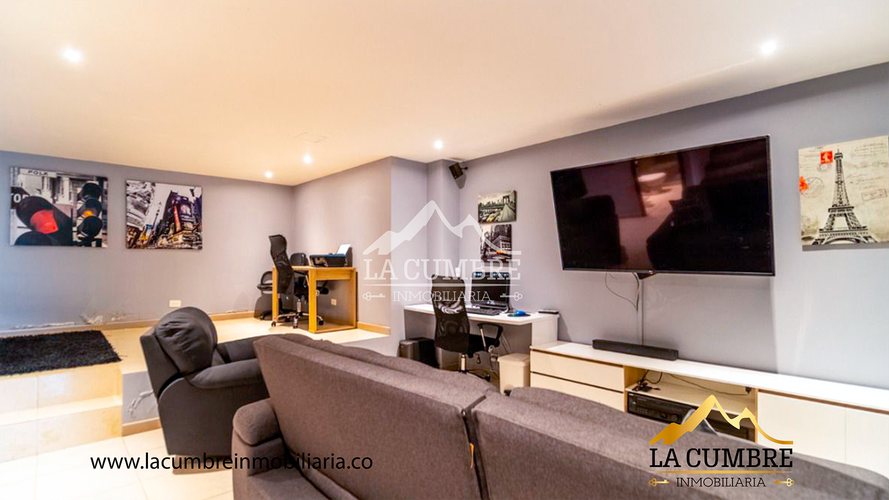Casa de 3 alcobas en venta en San Lucas, Medellín, 315 m² · foto 5 de 18