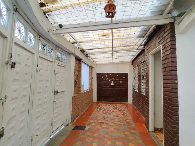 Casa de 6 alcobas en venta en Popular Modelo, Bogotá, 230 m² · foto 18 de 19