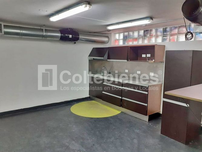 Edificio en venta en Villa Nueva, Medellín, 750 m² · foto 2 de 21