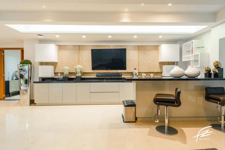 Casa de 5 alcobas en venta en San Lucas, Medellín, 800 m² · foto 2 de 24