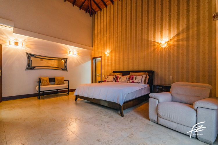 Casa de 5 alcobas en venta en San Lucas, Medellín, 800 m² · foto 16 de 24