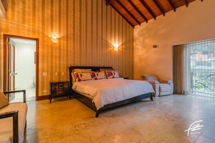 Casa de 5 alcobas en venta en San Lucas, Medellín, 800 m² · foto 17 de 24