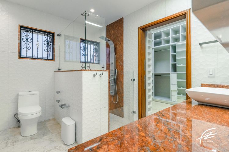 Casa de 5 alcobas en venta en San Lucas, Medellín, 800 m² · foto 24 de 24