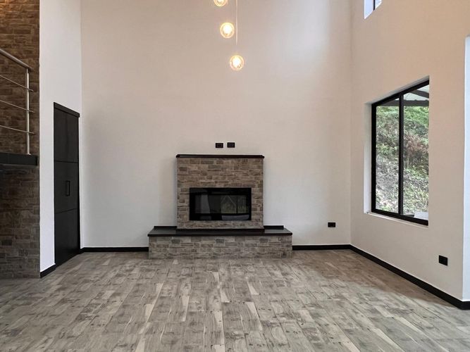 Casa de 4 alcobas en arriendo en La Mosquita, Guarne, 250 m² · foto 2 de 20