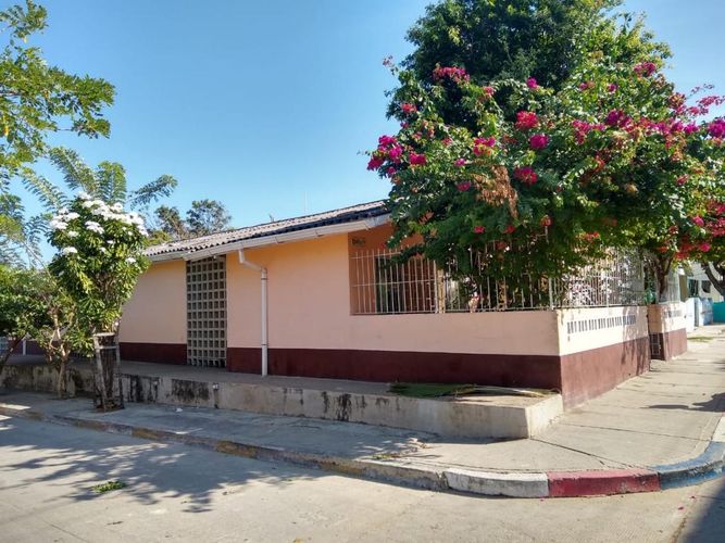 Casa de 10 alcobas en venta en El Bosque, Barranquilla, 265 m² · foto 2 de 24
