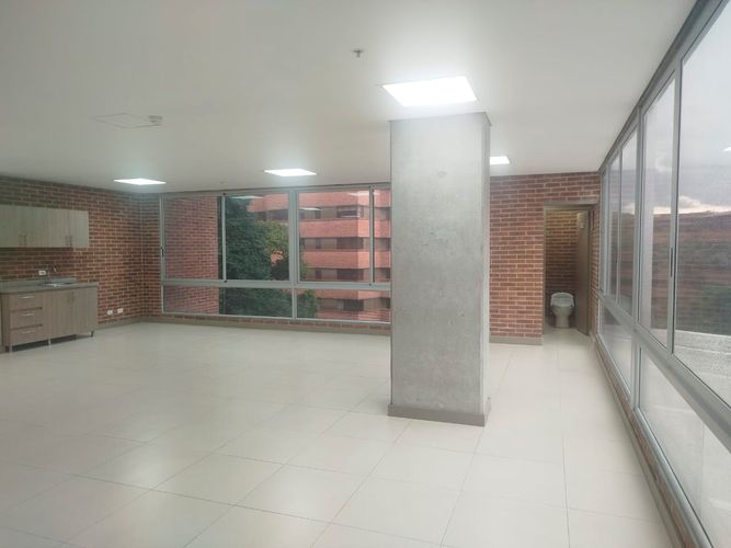 Oficina en arriendo en El Poblado, Medellín, 109 m² · foto 2 de 19