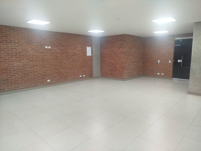 Oficina en arriendo en El Poblado, Medellín, 109 m² · foto 3 de 19