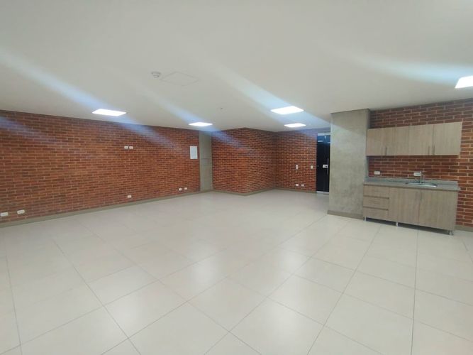 Oficina en arriendo en El Poblado, Medellín, 109 m² · foto 6 de 19