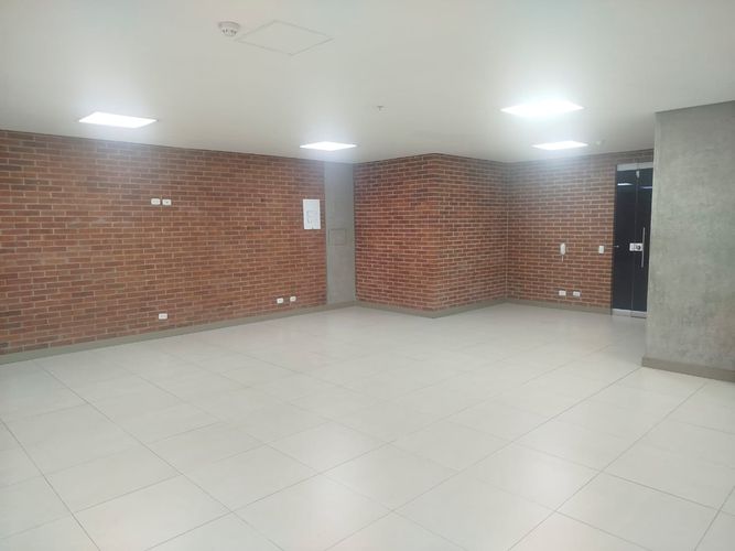 Oficina en arriendo en El Poblado, Medellín, 109 m² · foto 11 de 19