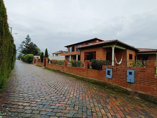 Casa de 4 alcobas en venta en Bojaca, Chía, 437 m² · foto 2 de 24