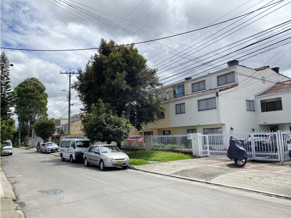Casa en venta en Fontibon, Bogotá · foto 2 de 24