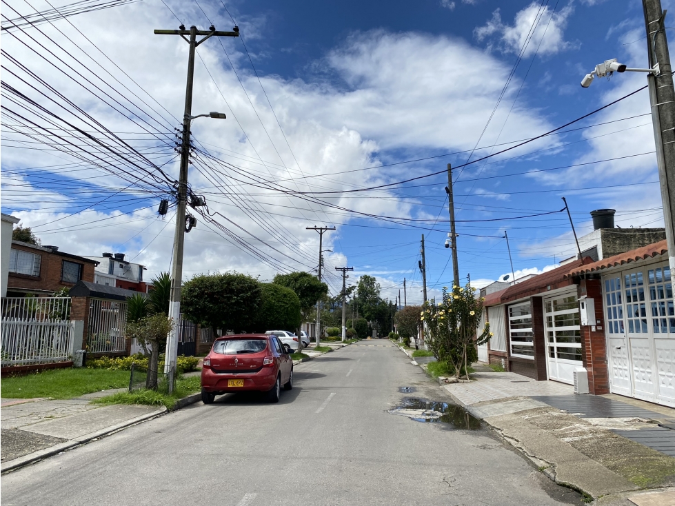 Casa en venta en Fontibon, Bogotá · foto 3 de 24