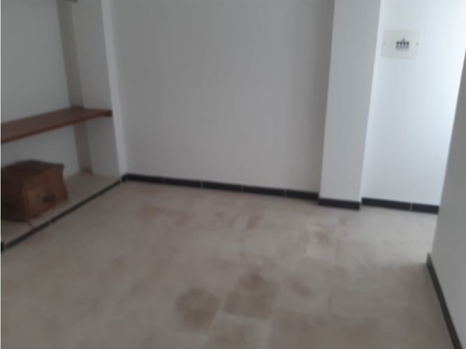 Casa de 4 alcobas en venta en San Antonio, Girardot, 184 m² · foto 4 de 15