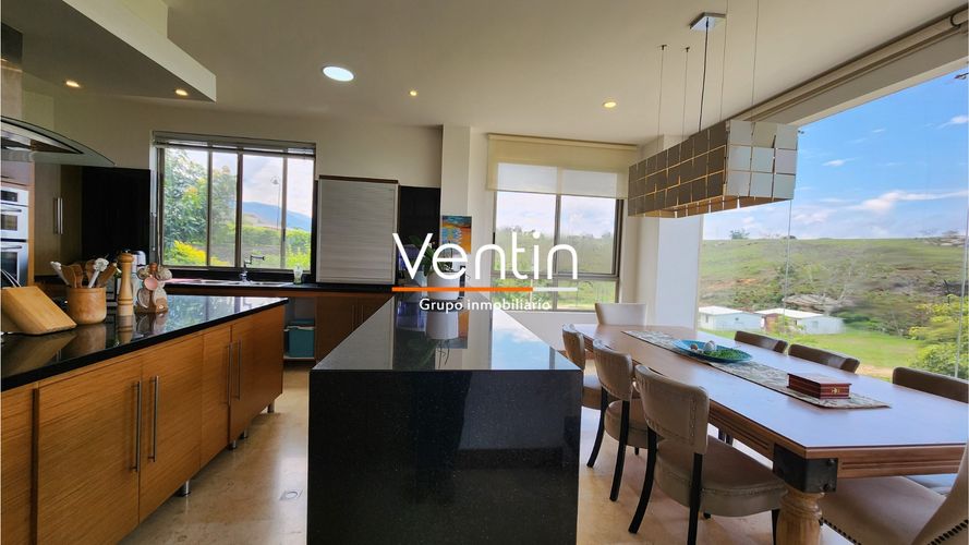 Casa de 5 alcobas en venta en Ruitoque Condominio, Piedecuesta, 790 m² · foto 2 de 20