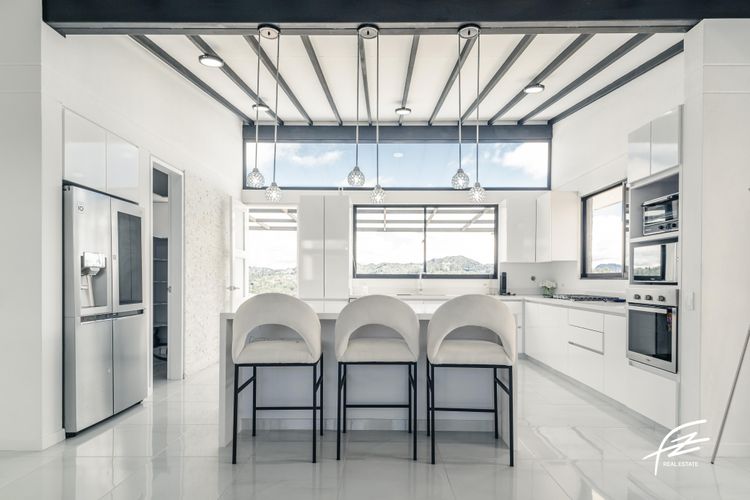 Casa de 5 alcobas en venta en Pantanillo, La Ceja, 361 m² · foto 2 de 21