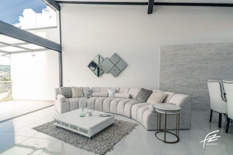 Casa de 5 alcobas en venta en Pantanillo, La Ceja, 361 m² · foto 6 de 21