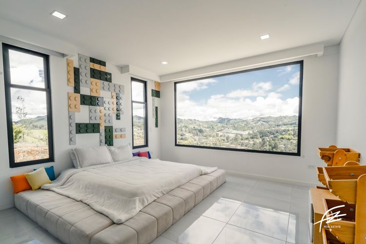 Casa de 5 alcobas en venta en Pantanillo, La Ceja, 361 m² · foto 9 de 21