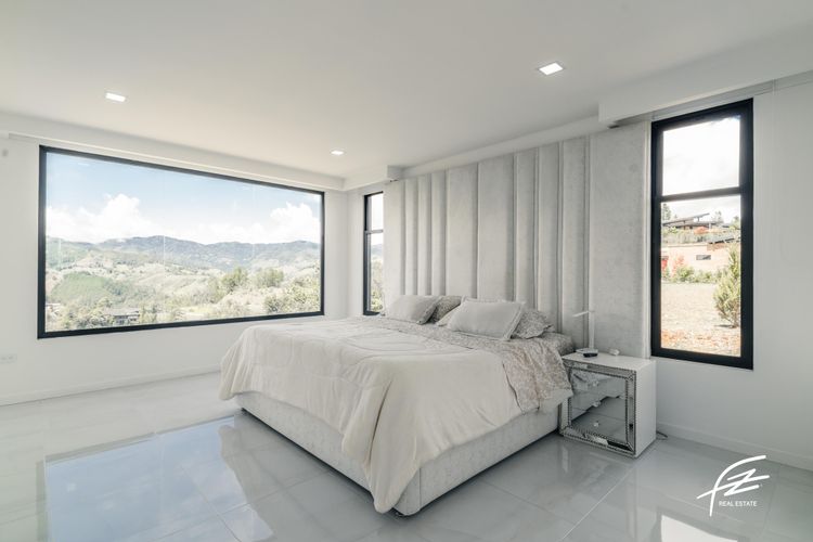 Casa de 5 alcobas en venta en Pantanillo, La Ceja, 361 m² · foto 12 de 21