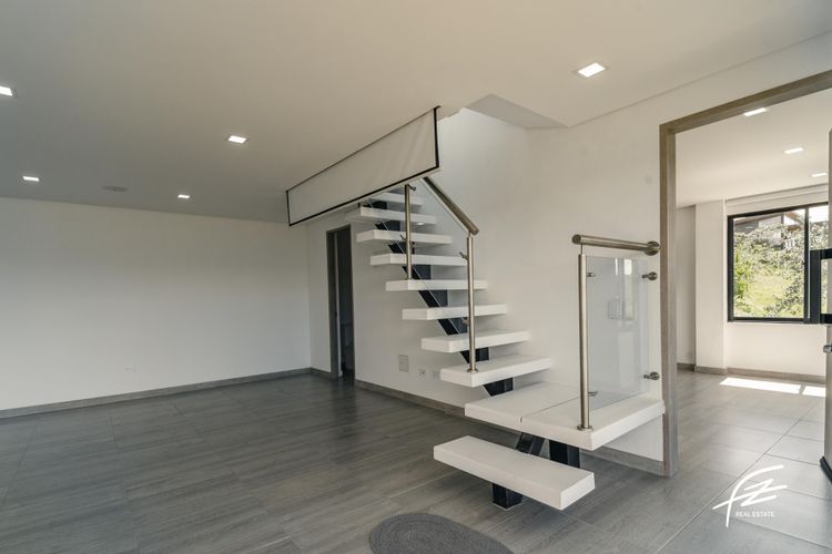 Casa de 5 alcobas en venta en Pantanillo, La Ceja, 361 m² · foto 18 de 21