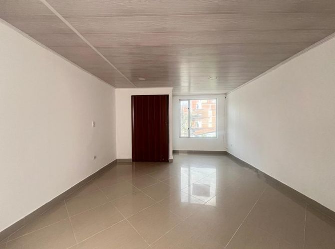 Oficina en arriendo en La Castellana, Medellín, 70 m² · foto 2 de 5