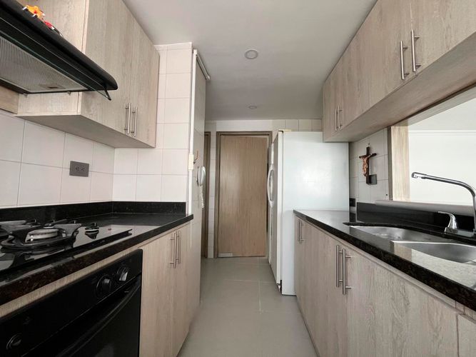 Apartamento de 3 alcobas en arriendo en El Poblado, Medellín, 110 m² · foto 6 de 14
