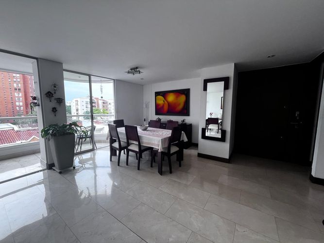 Apartamento en venta en Ciudad Jardin, Cali · foto 2 de 18