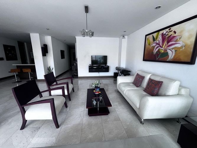 Apartamento en venta en Ciudad Jardin, Cali · foto 3 de 18