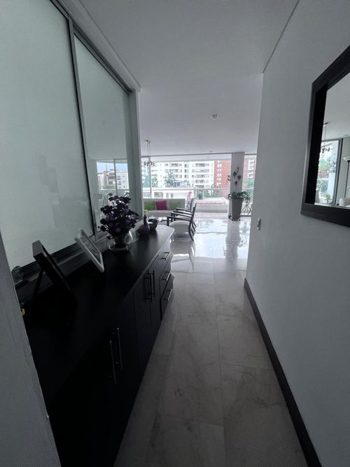 Apartamento en venta en Ciudad Jardin, Cali · foto 8 de 18