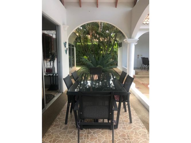 Casa de 3 alcobas en venta en Girardot, Girardot, 247 m² · foto 2 de 24