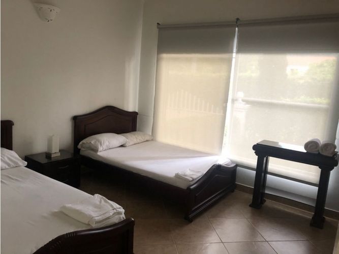 Casa de 3 alcobas en venta en Girardot, Girardot, 247 m² · foto 4 de 24