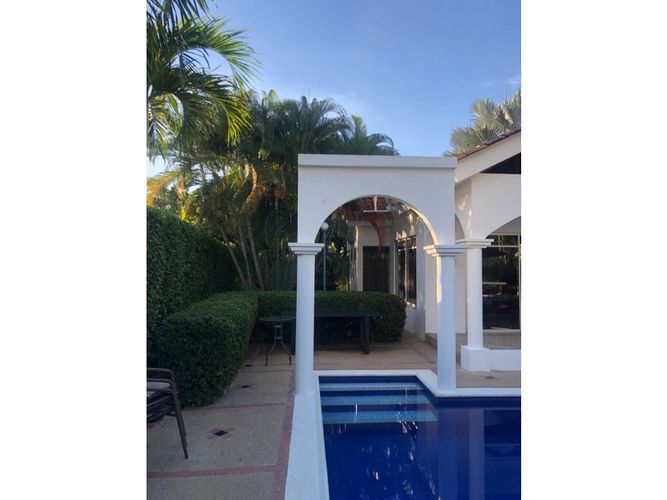 Casa de 3 alcobas en venta en Girardot, Girardot, 247 m² · foto 14 de 24