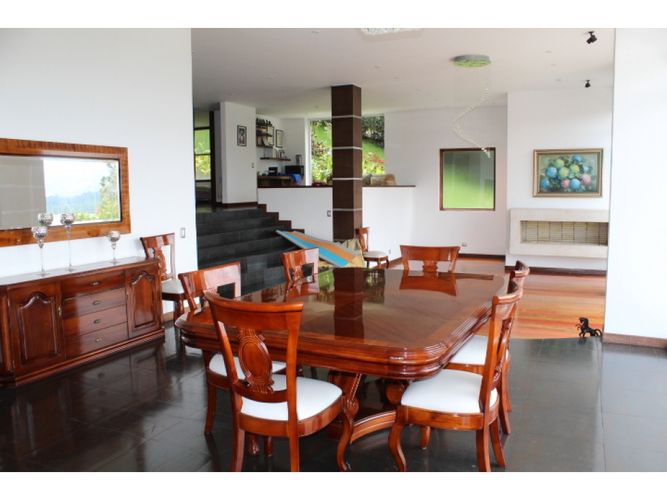 Casa de 5 alcobas en venta en Aposentos, Sopó, 472 m² · foto 2 de 24