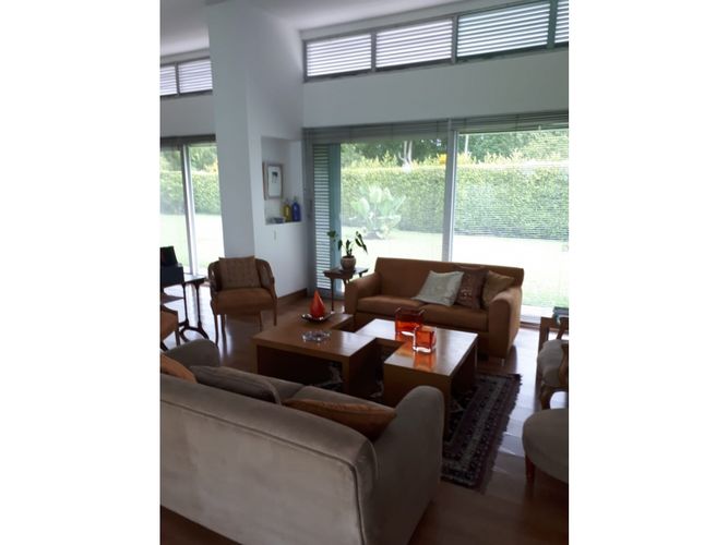 Casa de 2 alcobas en venta en Via El Eden, Armenia, 300 m² · foto 2 de 18