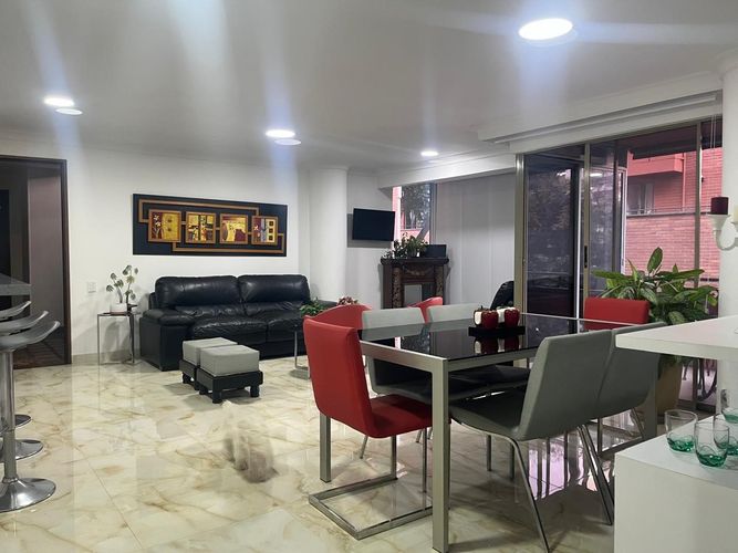 Apartamento de 3 alcobas en venta en El Poblado, Medellín, 144 m² · foto 2 de 19