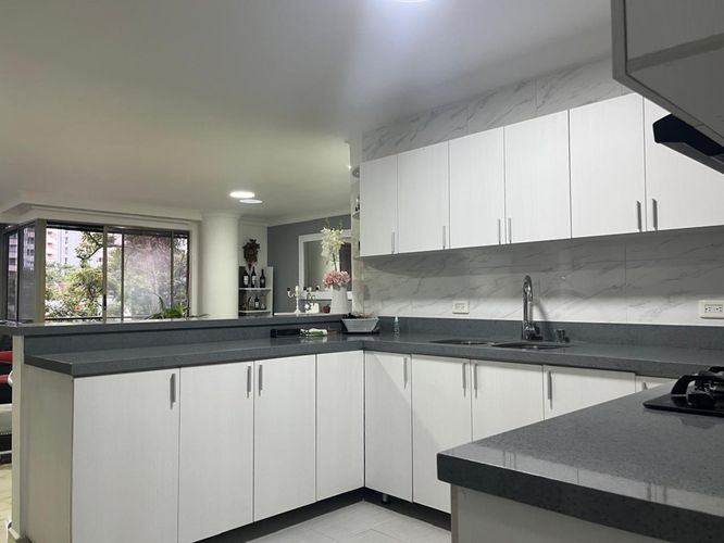 Apartamento de 3 alcobas en venta en El Poblado, Medellín, 144 m² · foto 12 de 19