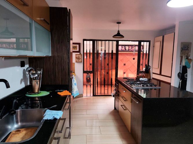 Apartamento de 3 alcobas en venta en El Poblado, Medellín, 226 m² · foto 4 de 15