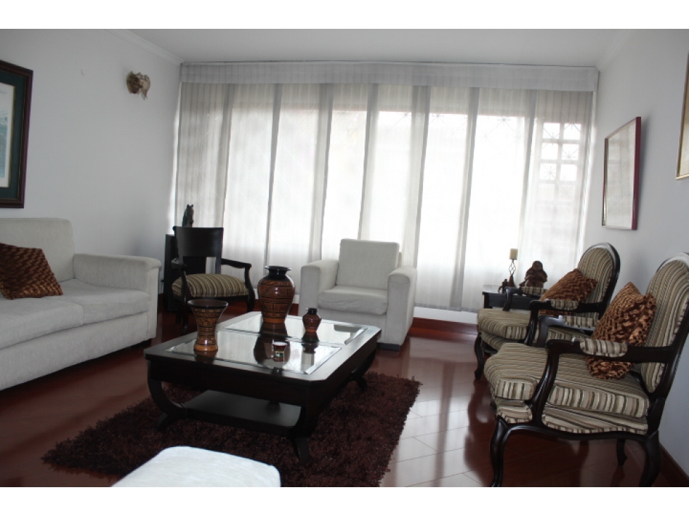 Casa en venta en Niza, Bogotá · foto 2 de 24