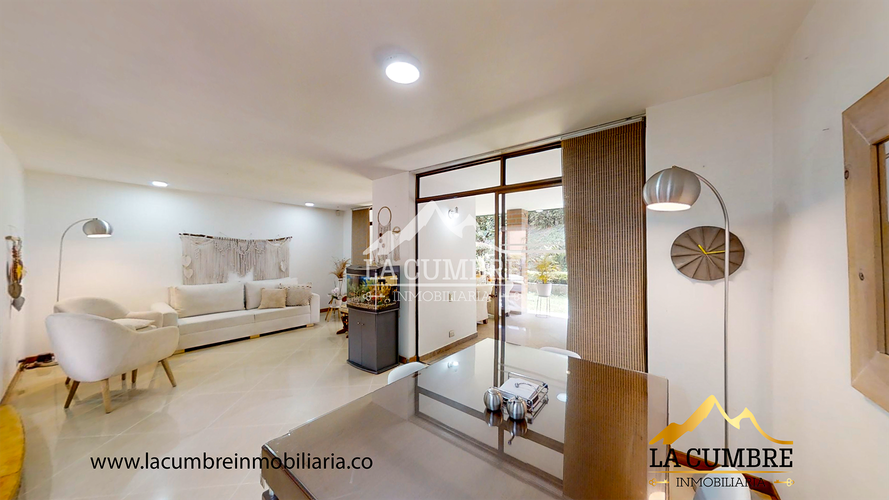 Casa de 4 alcobas en venta en El Tesoro, Medellín, 216 m² · foto 2 de 21