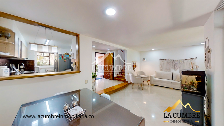 Casa de 4 alcobas en venta en El Tesoro, Medellín, 216 m² · foto 3 de 21