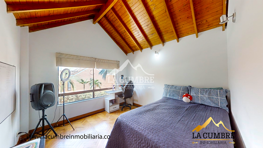 Casa de 4 alcobas en venta en El Tesoro, Medellín, 216 m² · foto 14 de 21