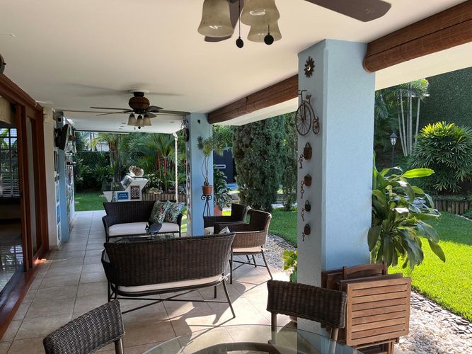 Casa de 3 alcobas en venta en Ciudad Jardin, Cali, 332 m² · foto 2 de 16