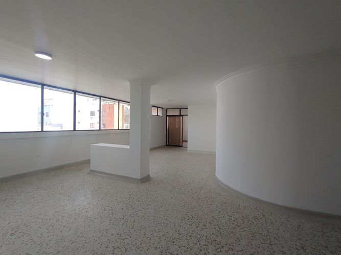 Apartamento de 4 alcobas en venta en El Castillo, Barranquilla, 195 m² · foto 3 de 23