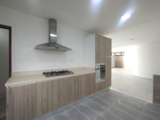 Apartamento de 4 alcobas en venta en El Castillo, Barranquilla, 195 m² · foto 8 de 23