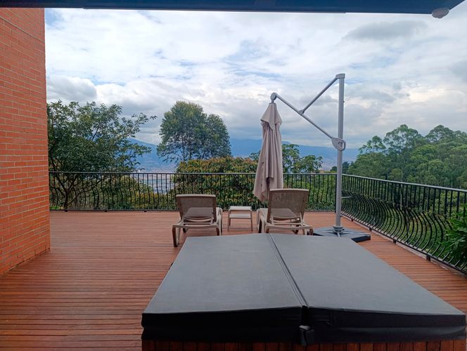 Casa de 4 alcobas en venta en El Poblado, Medellín, 458 m² · foto 16 de 20