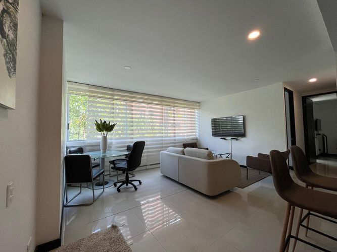 Apartamento de 2 alcobas en venta en El Poblado, Medellín, 74 m² · foto 2 de 13