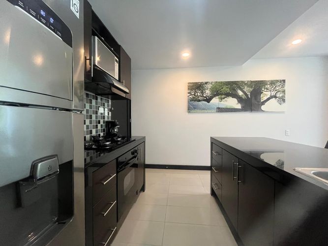 Apartamento de 2 alcobas en venta en El Poblado, Medellín, 74 m² · foto 7 de 13